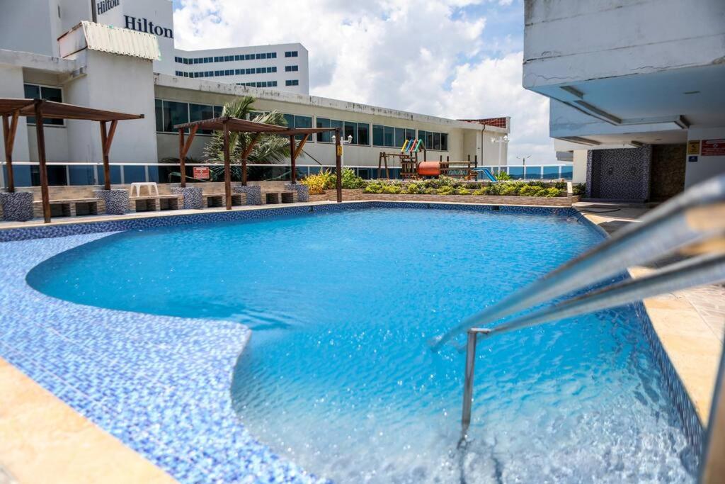 Moderno hospedaje privado con piscina