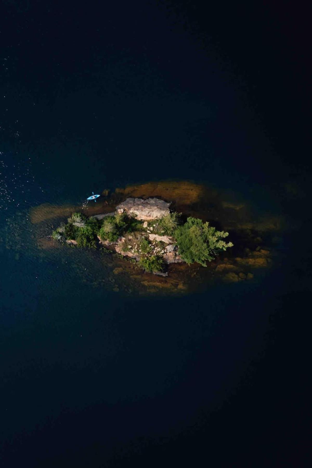 Two Lakes Waterfront Cottage - Kawartha Lakes