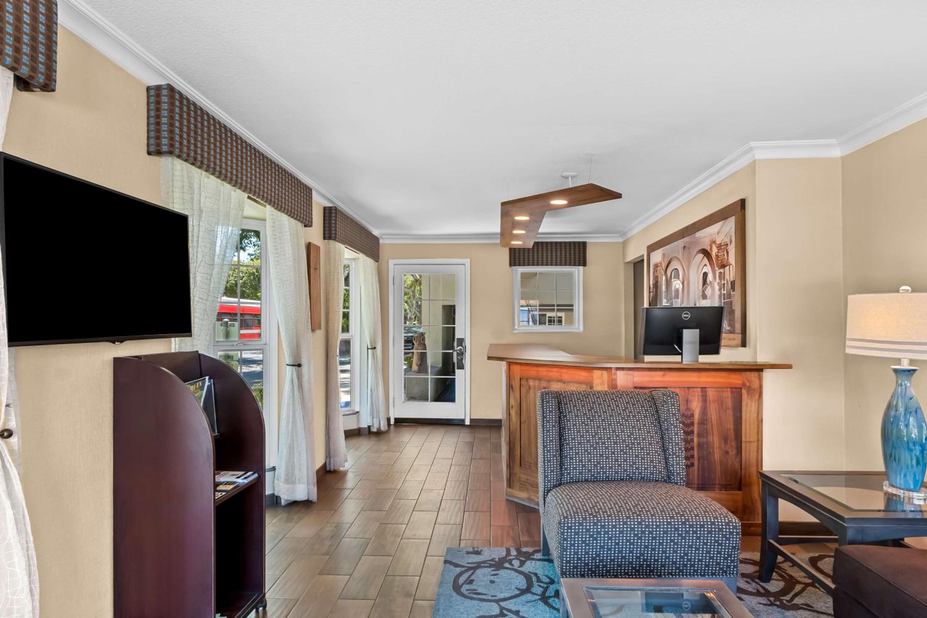 Best Western University Lodge