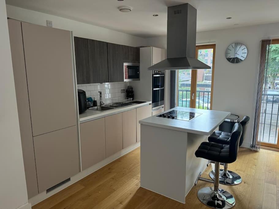Luxury Modern Town House, Manchester City Centre, Free Secured Parking