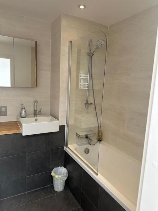Luxury Modern Town House, Manchester City Centre, Free Secured Parking