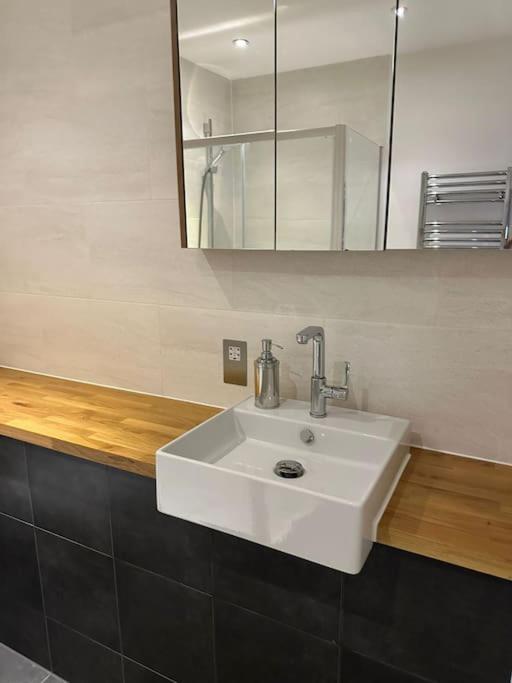 Luxury Modern Town House, Manchester City Centre, Free Secured Parking