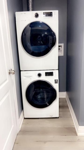 Brantford Vacations - Garden Avenue Homes Free Parking - Property Image 11