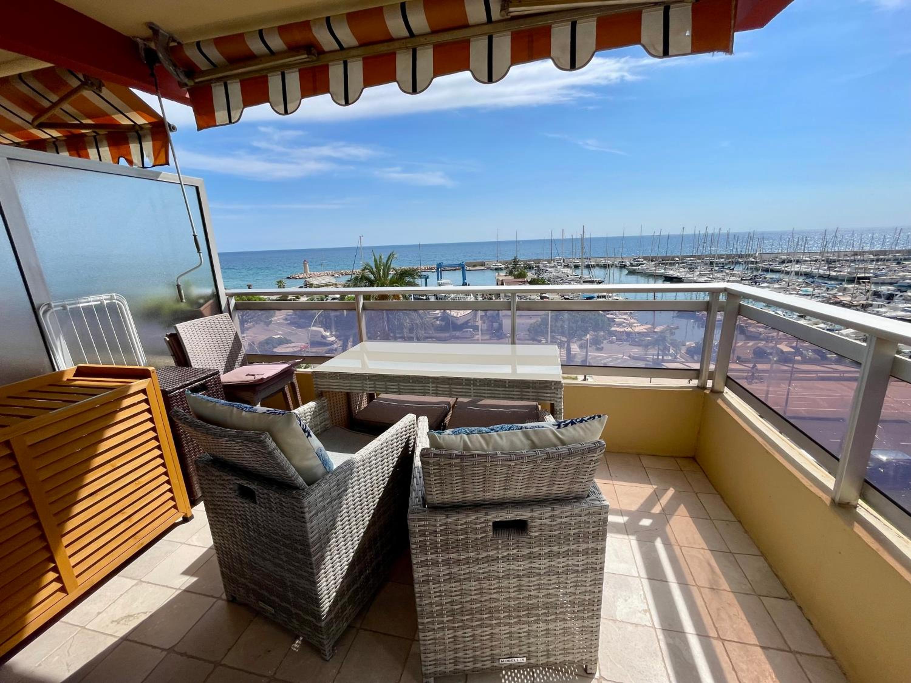 Superbe appartement en bord de mer, près du centre et des plages
