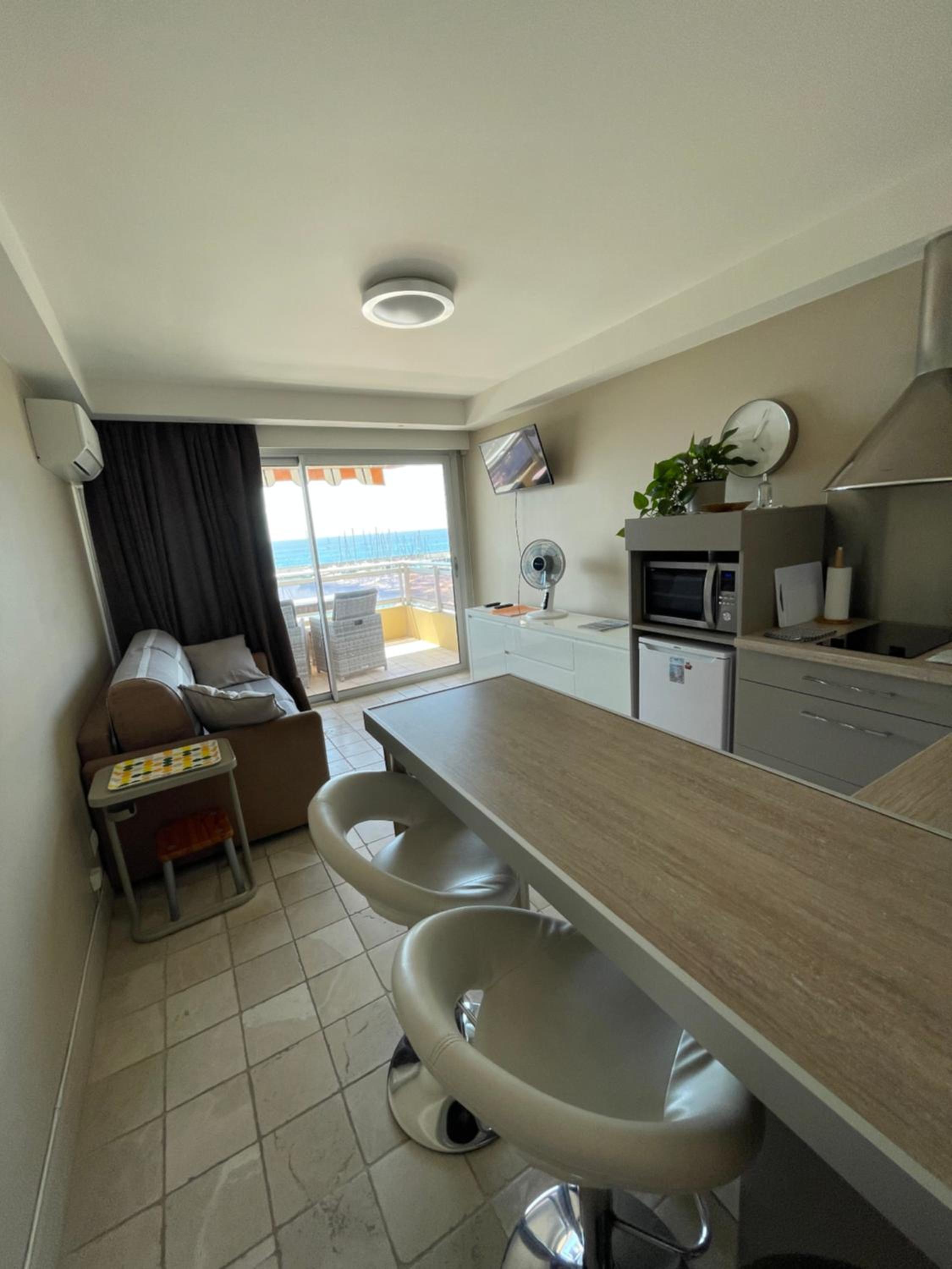 Superbe appartement en bord de mer, près du centre et des plages