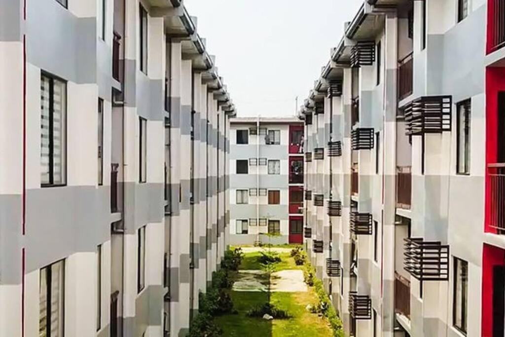 1-2 Bedrooms Moonscape Suite 115 by Janice view 4