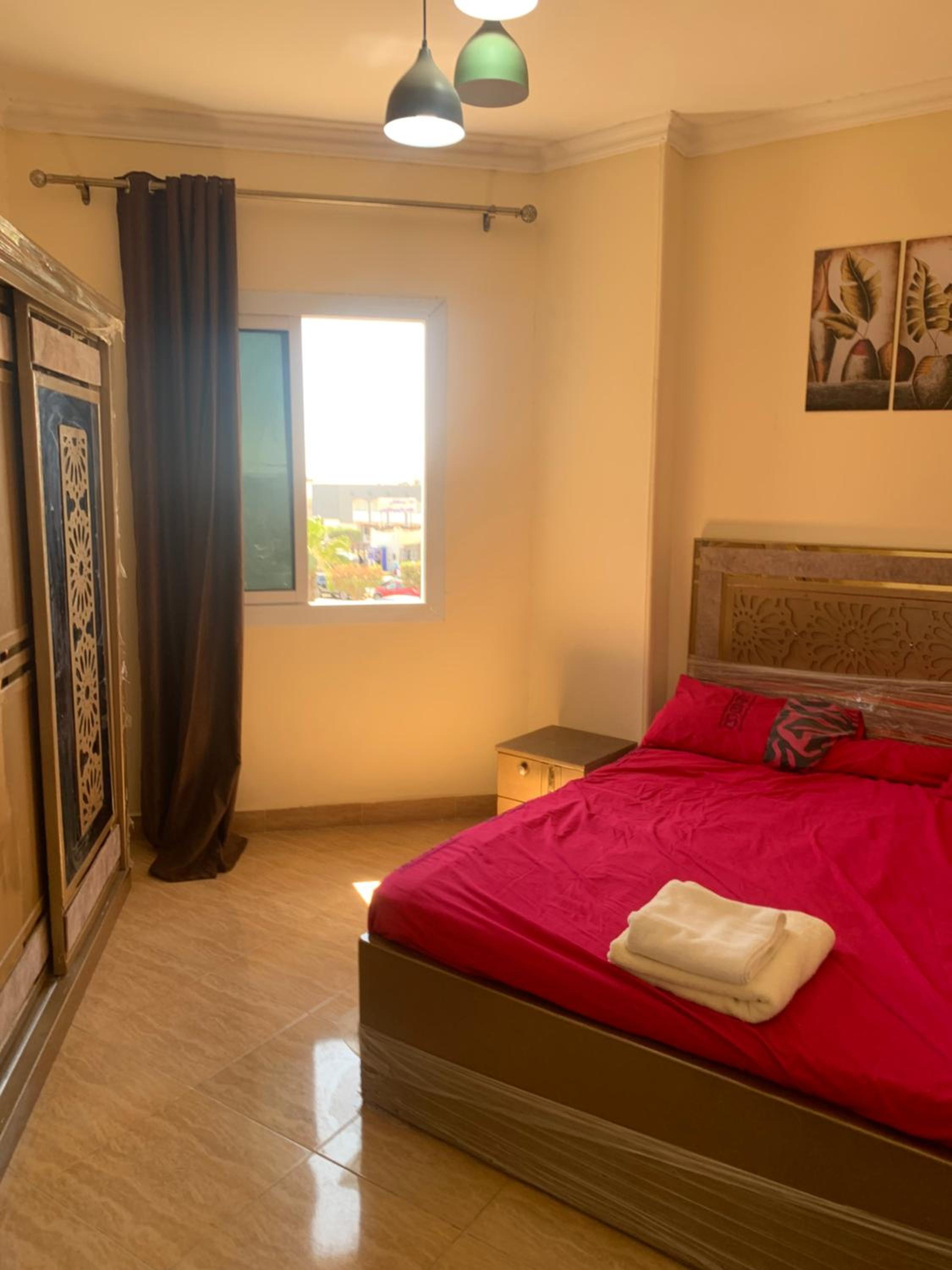 Superior 2BDR Apartment Overlooking the Main Street