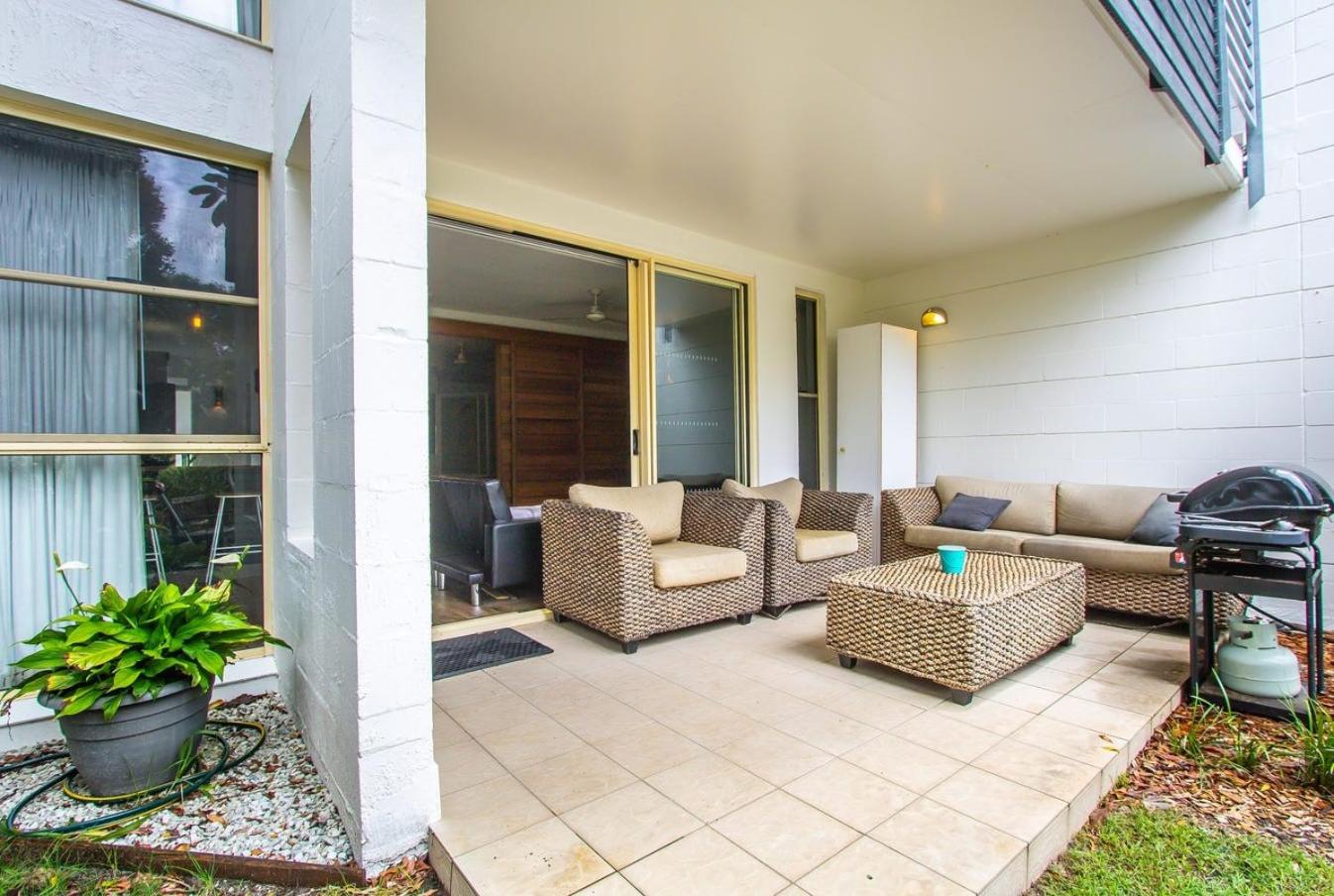 Casuarina Apartment, 200m from the Beach!