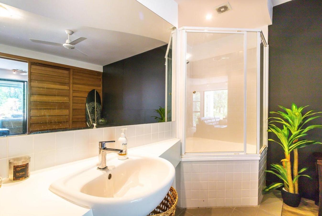 Casuarina Apartment, 200m from the Beach!