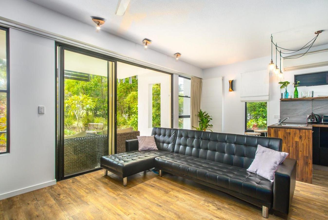 Casuarina Apartment, 200m from the Beach!