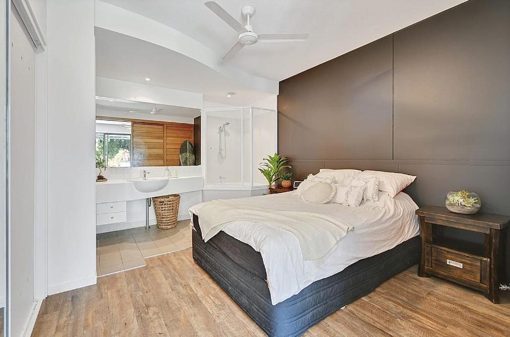 Casuarina Apartment, 200m from the Beach!