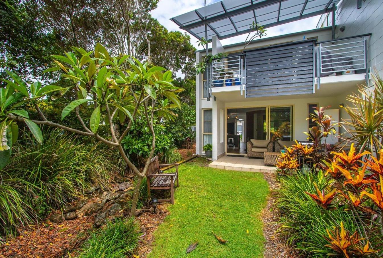 Casuarina Apartment, 200m from the Beach!