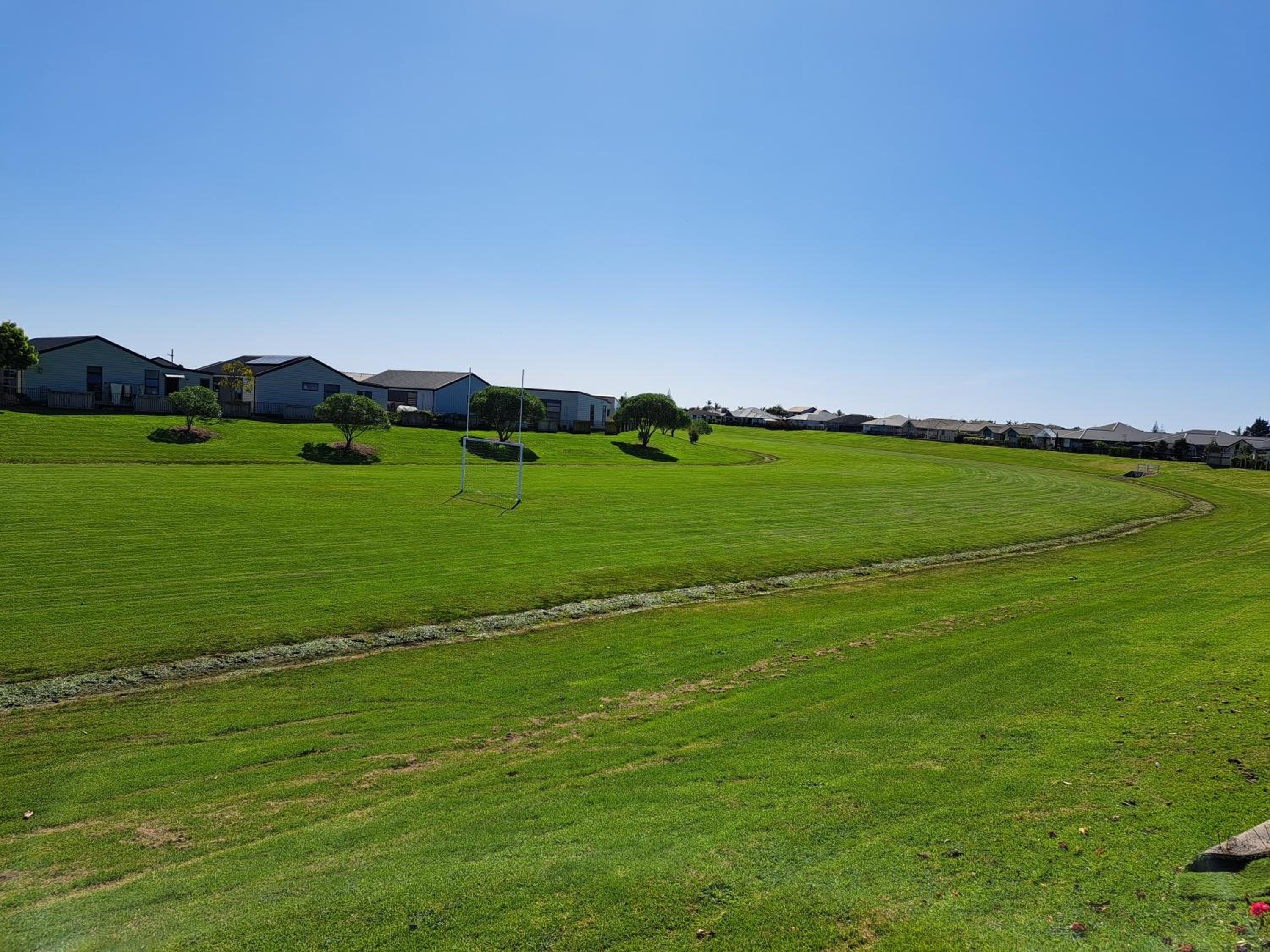 Papamoa Beach Warm Modern & Secure Local Apartment view 5