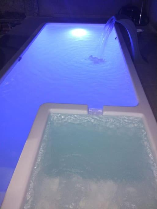 Casa com piscina e 3 quartos ampla e individual