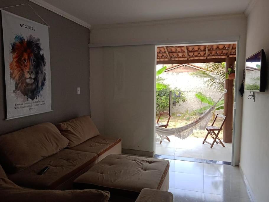 Casa com piscina e 3 quartos ampla e individual