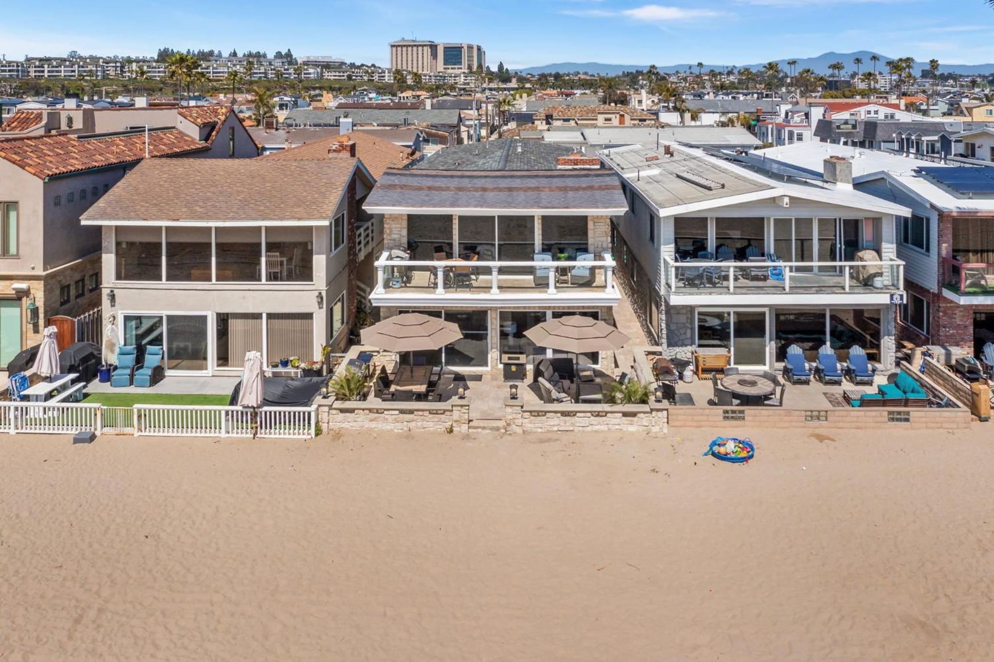 Oceanfront 3BR Home with Pool Table & Patio view 3