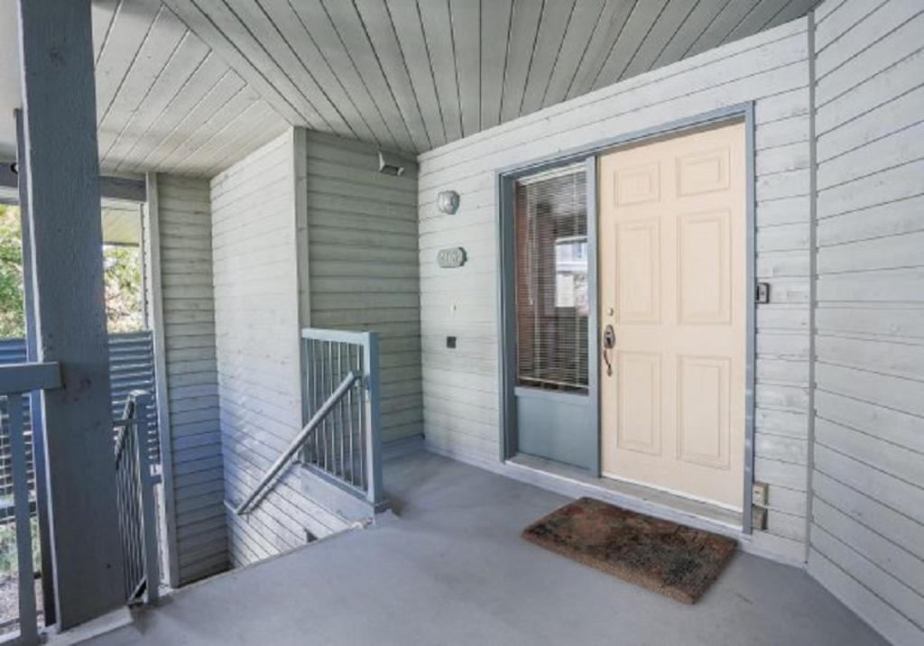 2BR in The Lynx, Family Sized, Mountain Views, Private Balcony, Tranquil Location, Parking