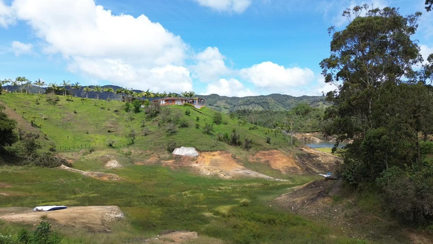 View & Lake Access 5min To Town