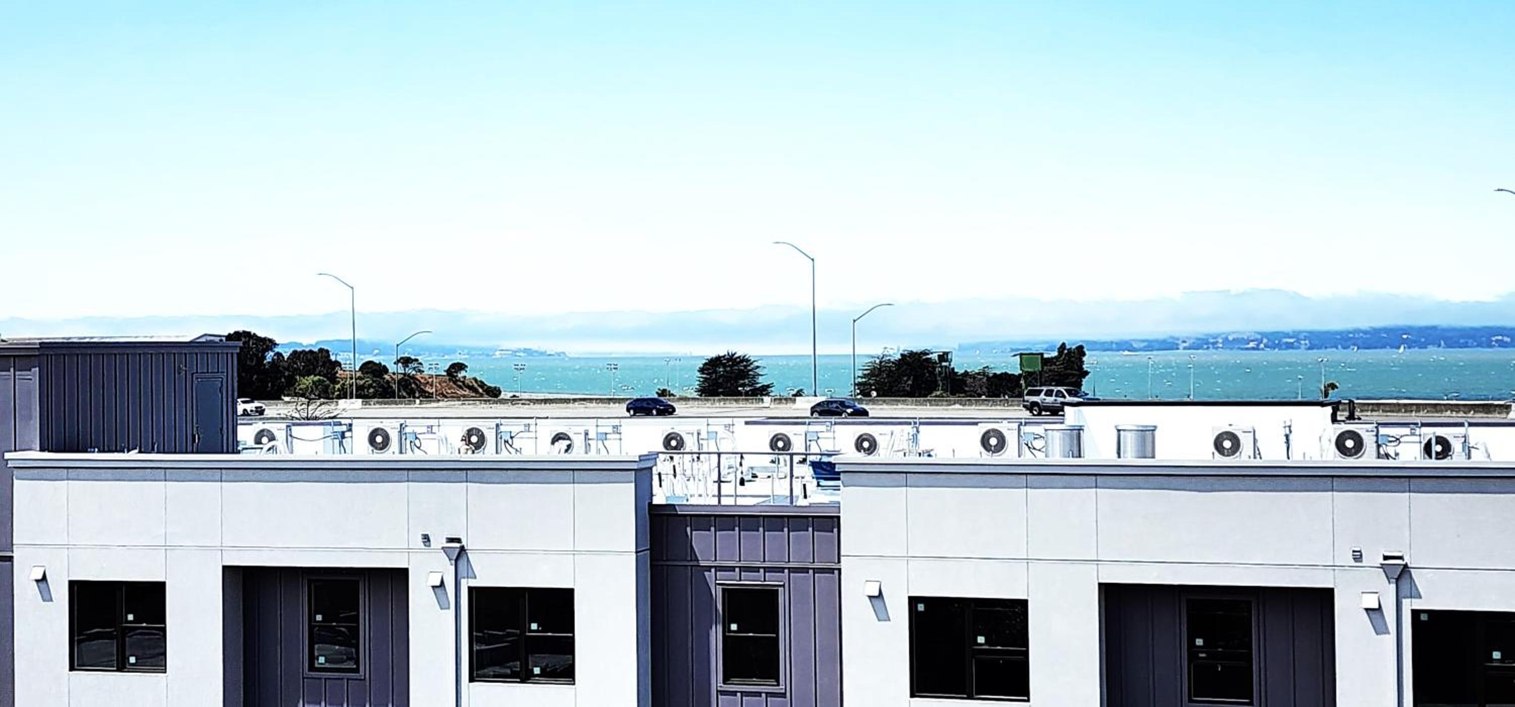 Hotel Cozy and Secure 3-Bedroom, 2-Bath Unit with 6 Beds and Beautiful Bay View - Image 1