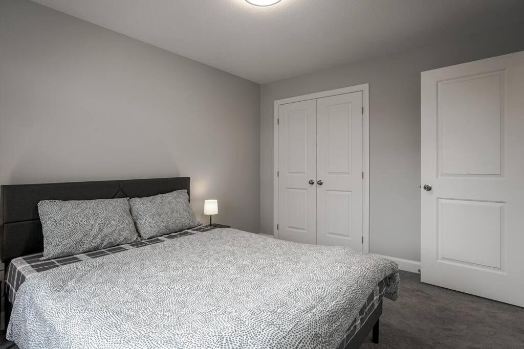 New Gorgeous Home In Carleton Place Close to Beach