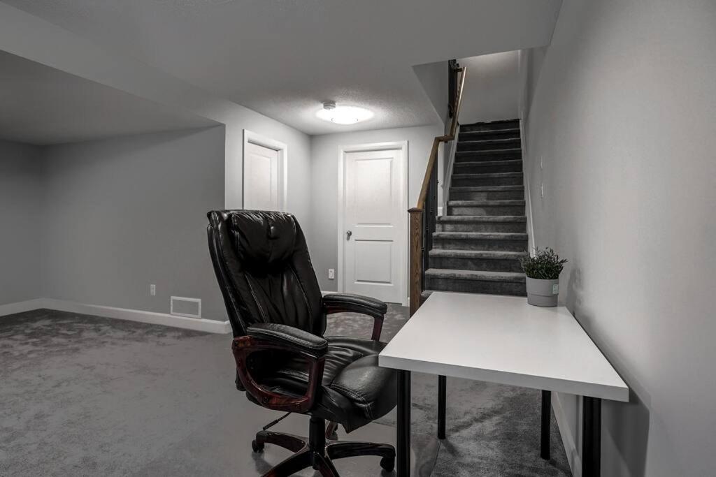 New Gorgeous Home In Carleton Place Close to Beach