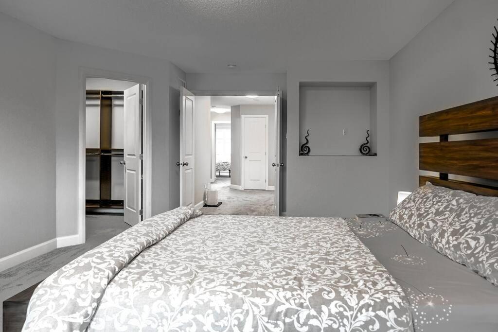New Gorgeous Home In Carleton Place Close to Beach