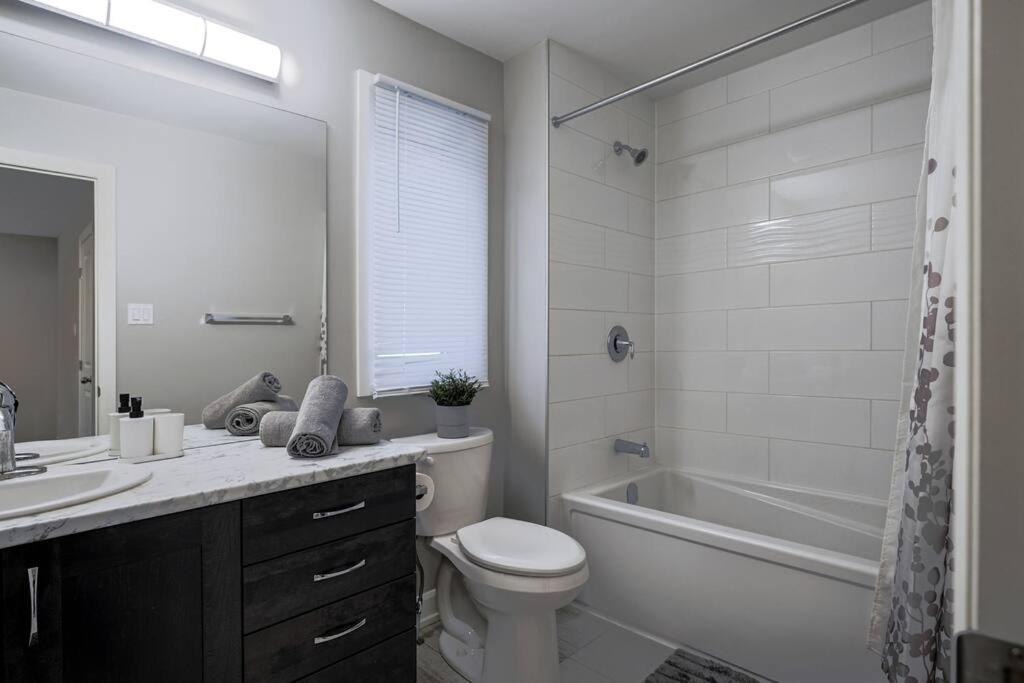 New Gorgeous Home In Carleton Place Close to Beach