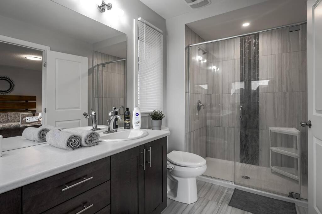 New Gorgeous Home In Carleton Place Close to Beach