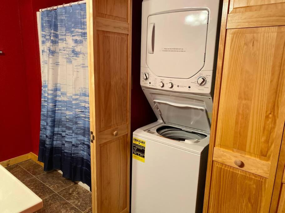 Blackberry Splash Pool Cabin view 4