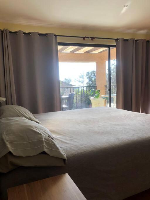 Encantadora casa para 12 con piscina