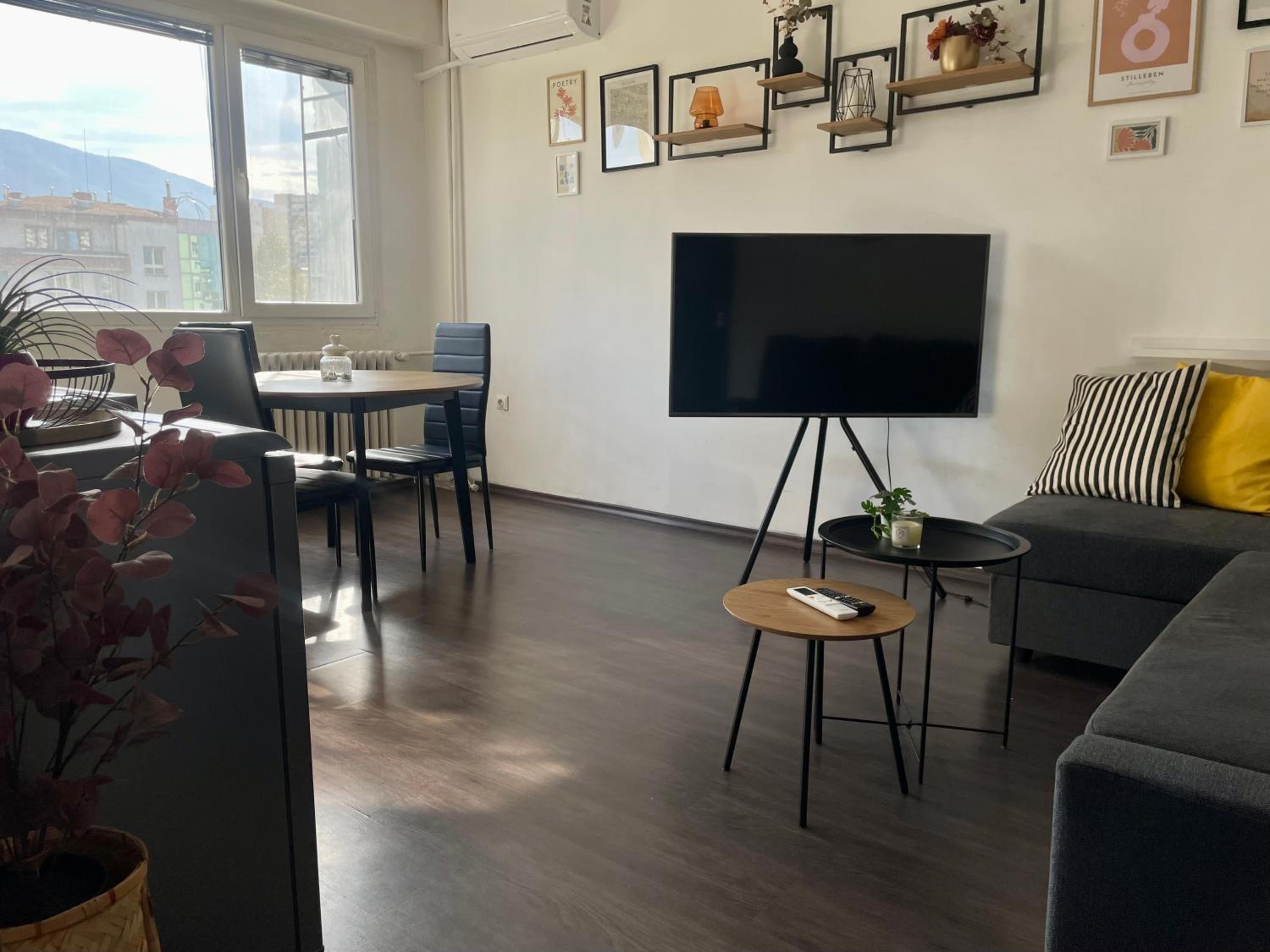 Cozy APT Free Parking Wi-Fi Netflix