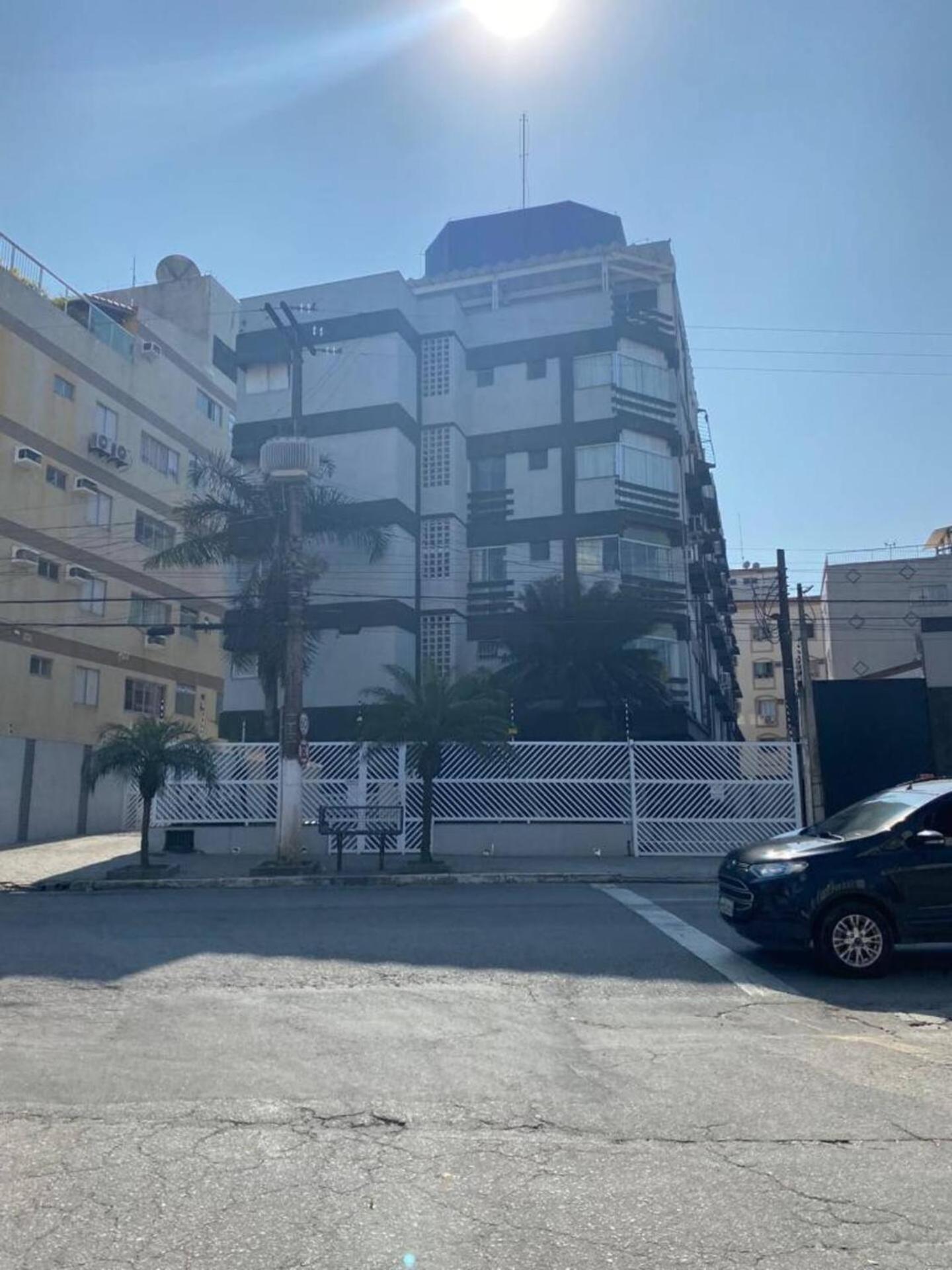 Apartamento no Guarujá Praia da Enseada para até 6 pessoas, com Ar Condicionado, aprox 350 metros - 5 minutos a pé