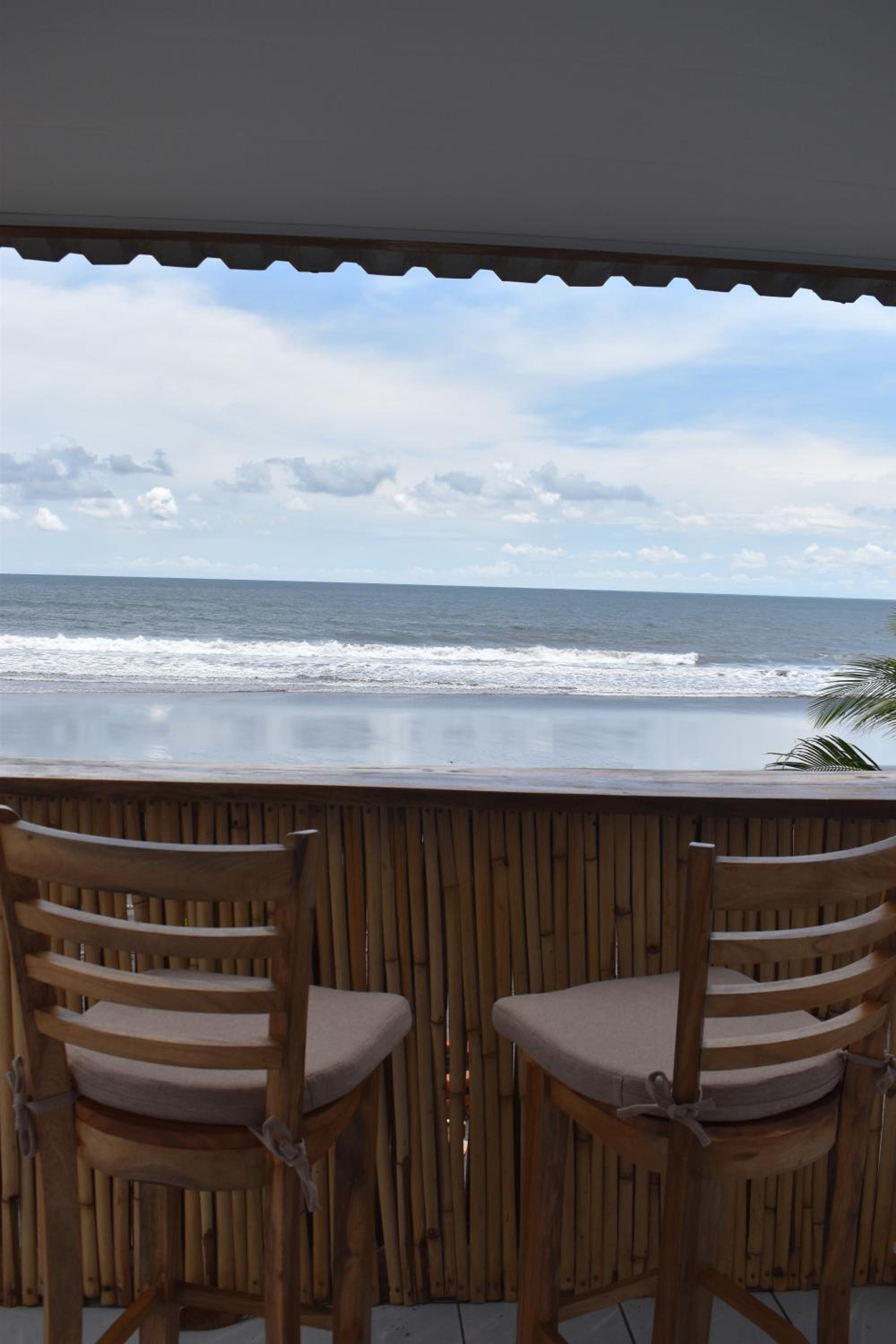 Surf House Mizata view 3