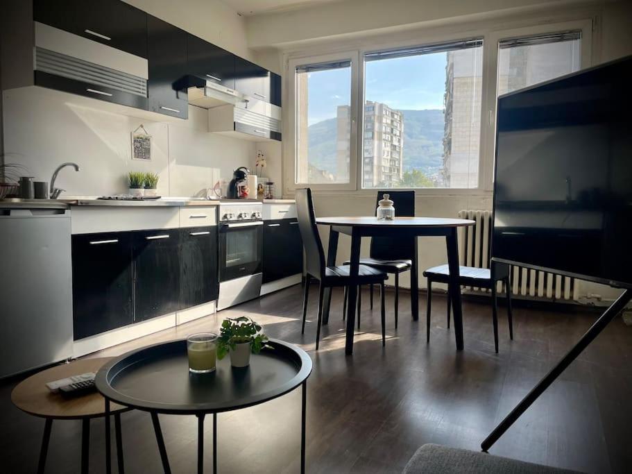 Cozy APT Free Parking Wi-Fi Netflix