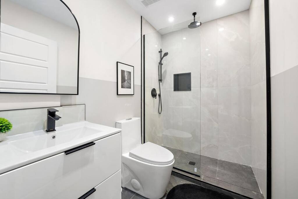 Old Montreal Luxury Apartment 1