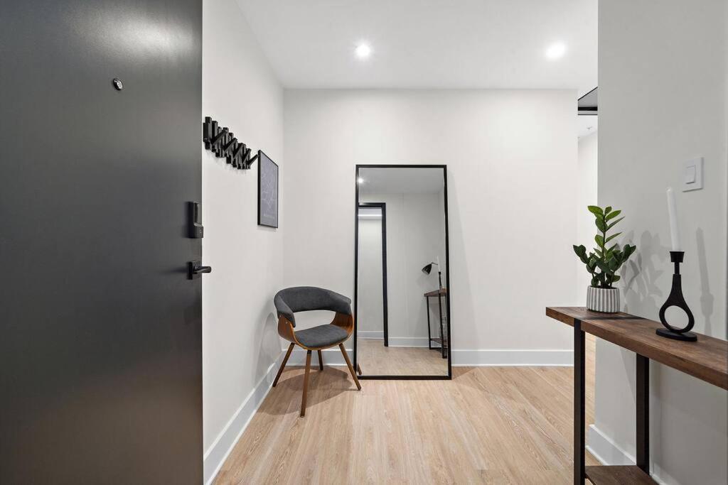 Old Montreal Luxury Apartment 1
