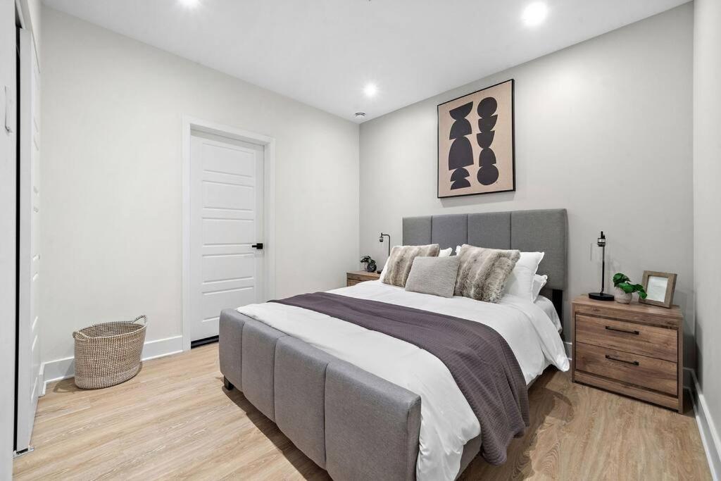 Old Montreal Luxury Apartment 1