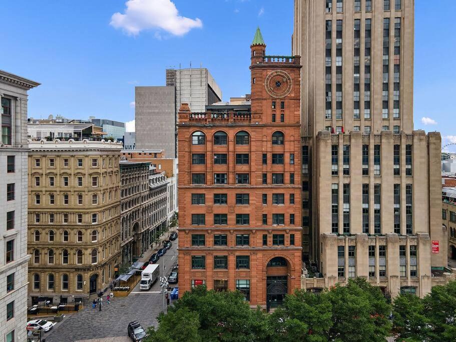 Old Montreal Luxury Apartment 1