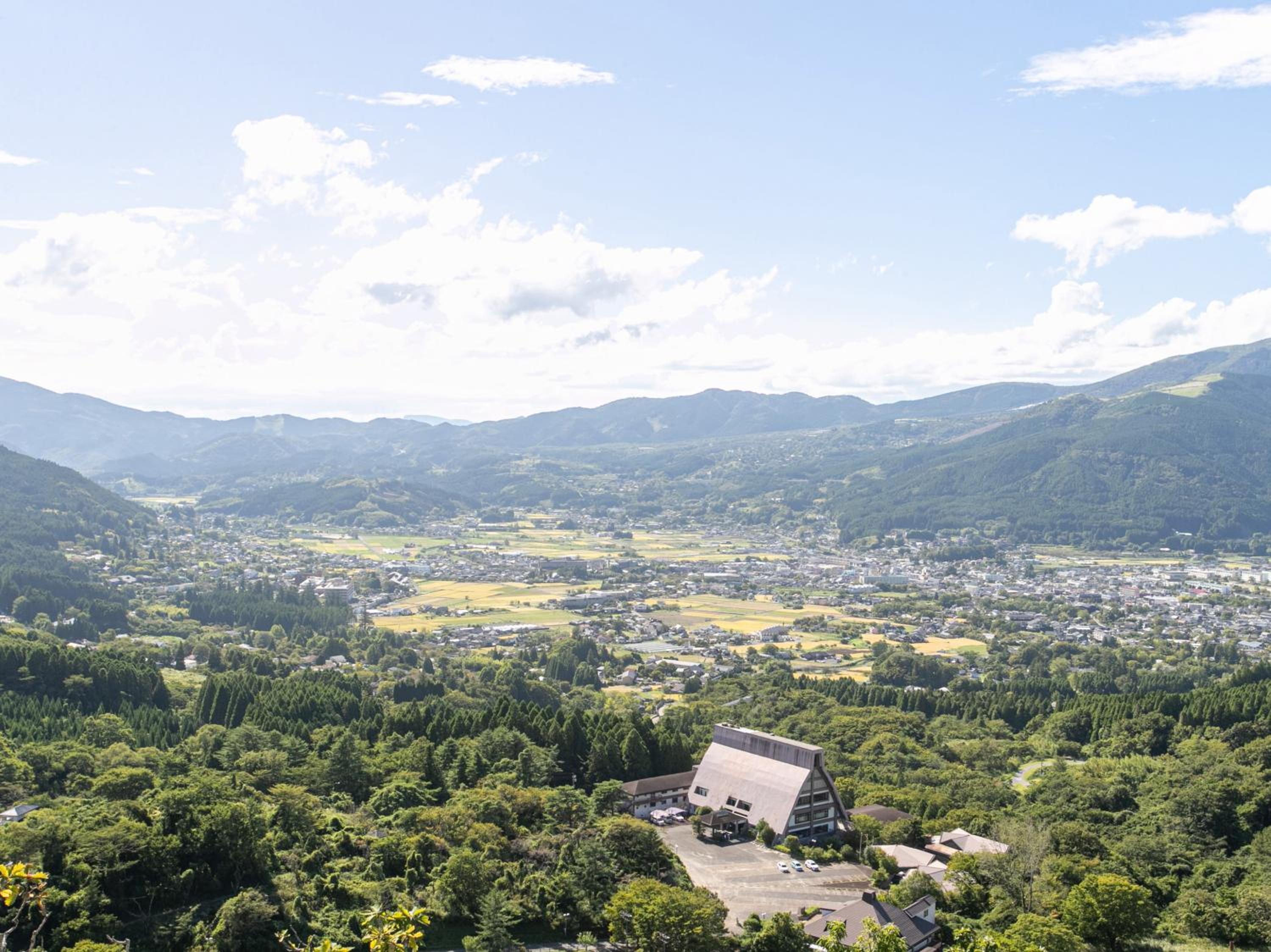 Yufuin Besso Shikisai Hotel