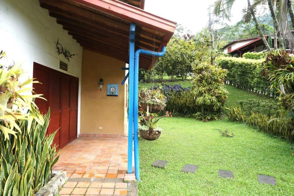 Casa Familiar y Naturaleza en Parcelación Privada