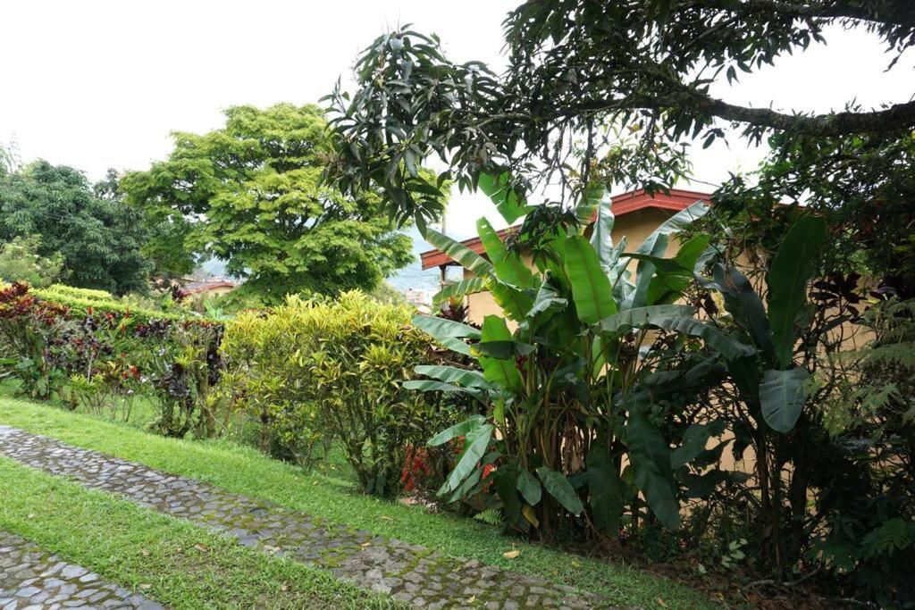 Casa Familiar y Naturaleza en Parcelación Privada