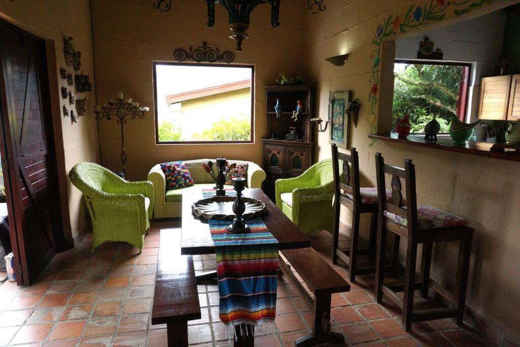 Casa Familiar y Naturaleza en Parcelación Privada