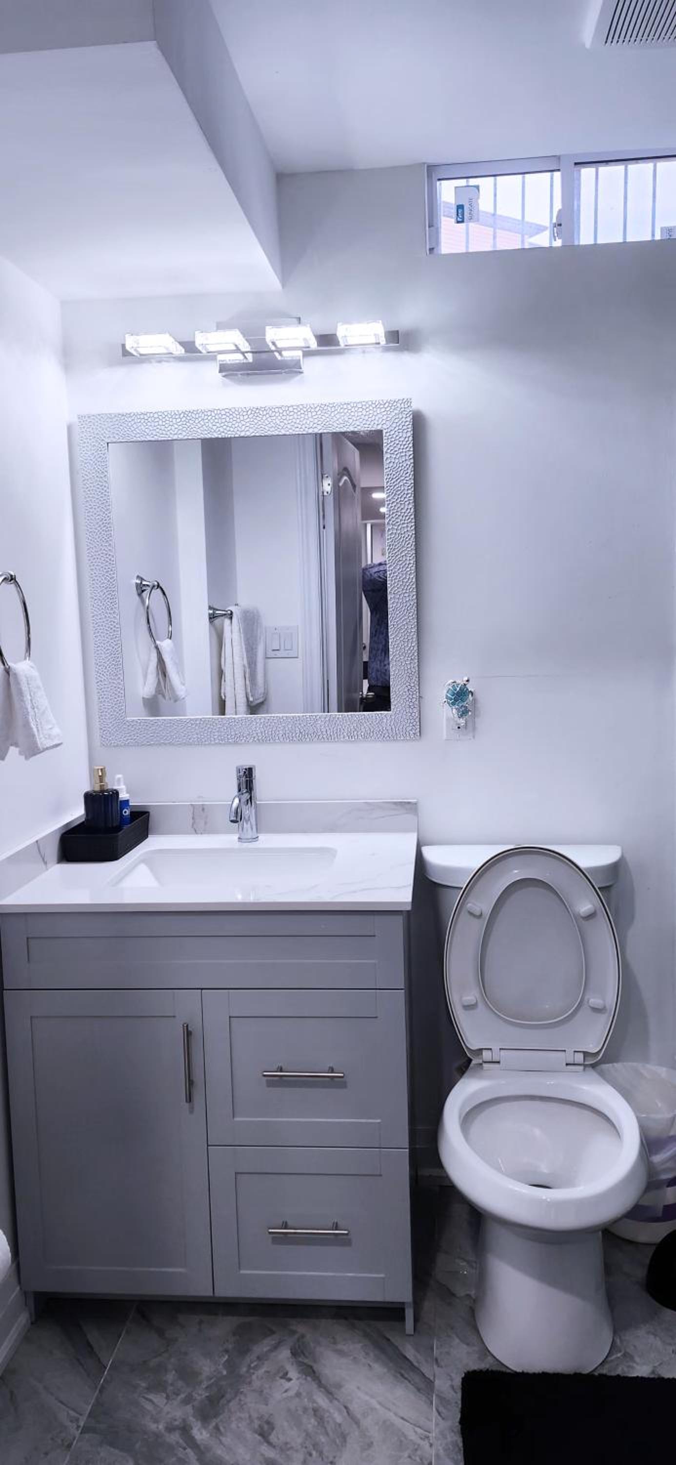 Brantford Vacations - Garden Avenue Homes Free Parking - Property Image 12