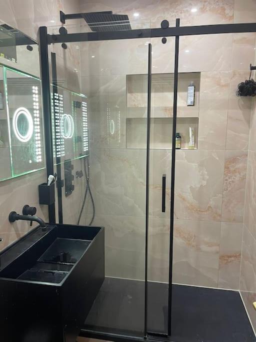 3 Bed smart home - canary wharf