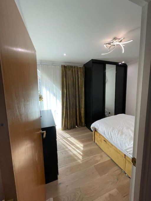 3 Bed smart home - canary wharf