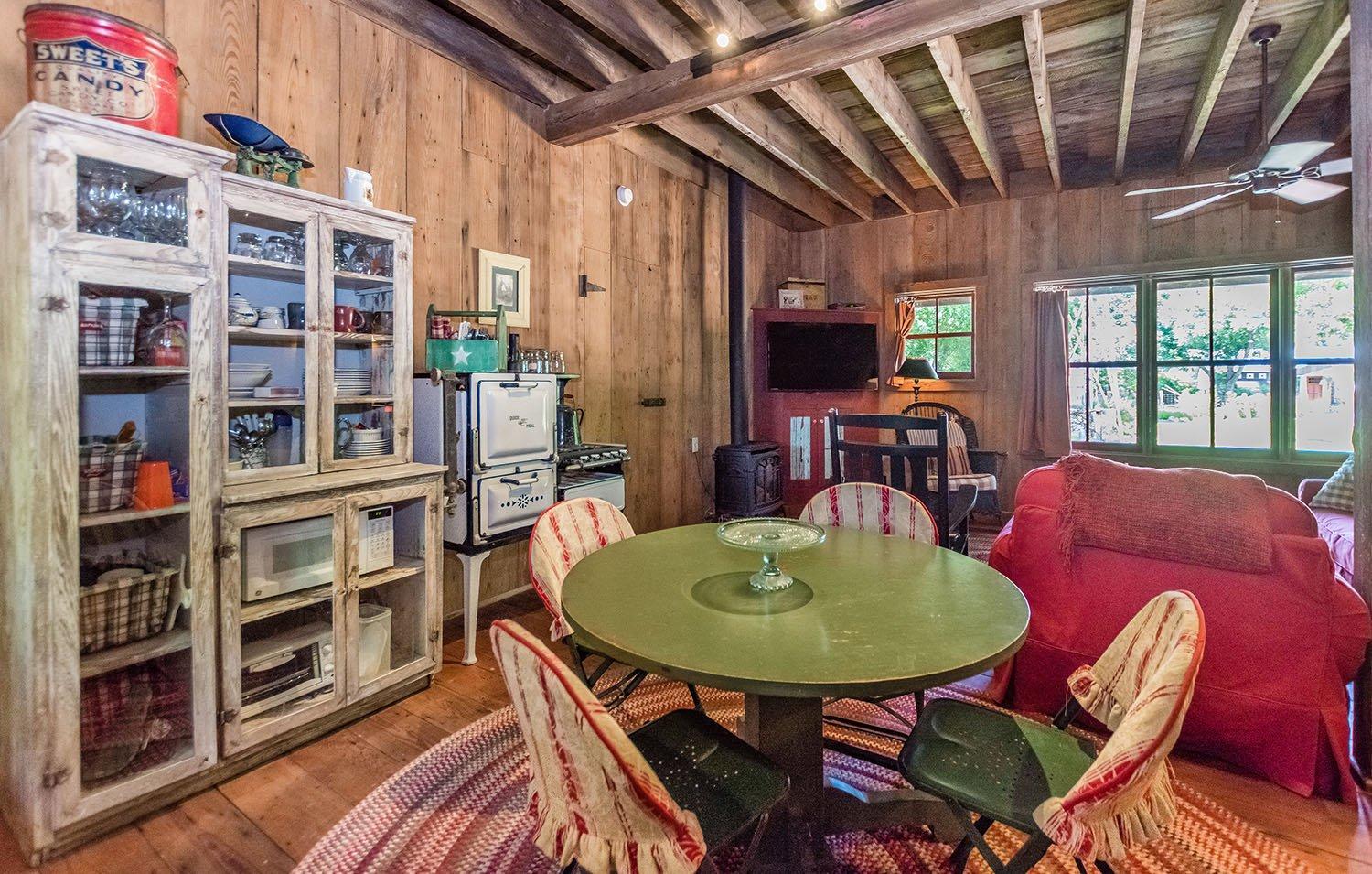 Ada's Peach Street Hideaway view 5