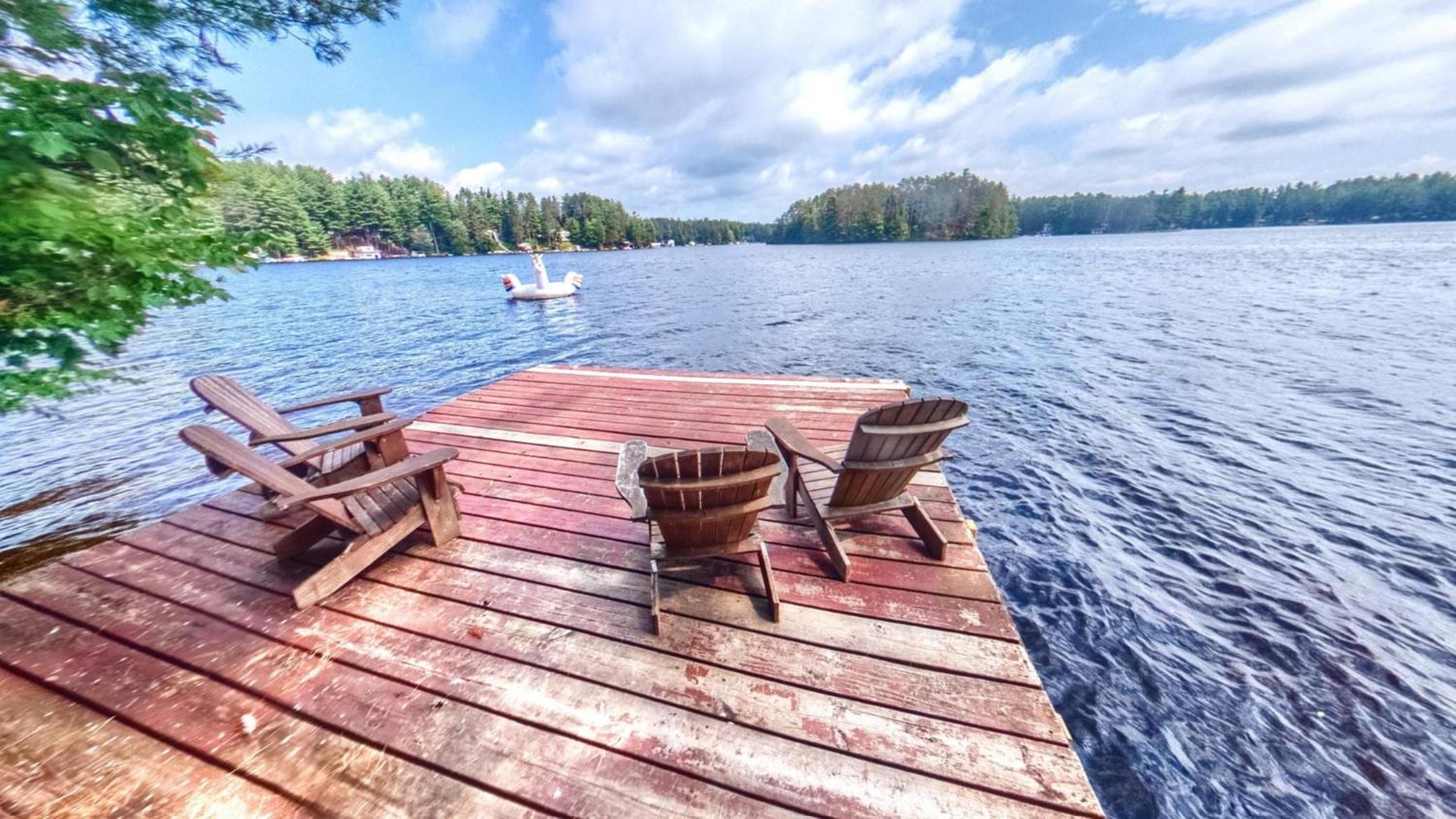 Grant Island Waterfront Cottage Brantingham Lk - HotTub, Pontoon Boat, Pets