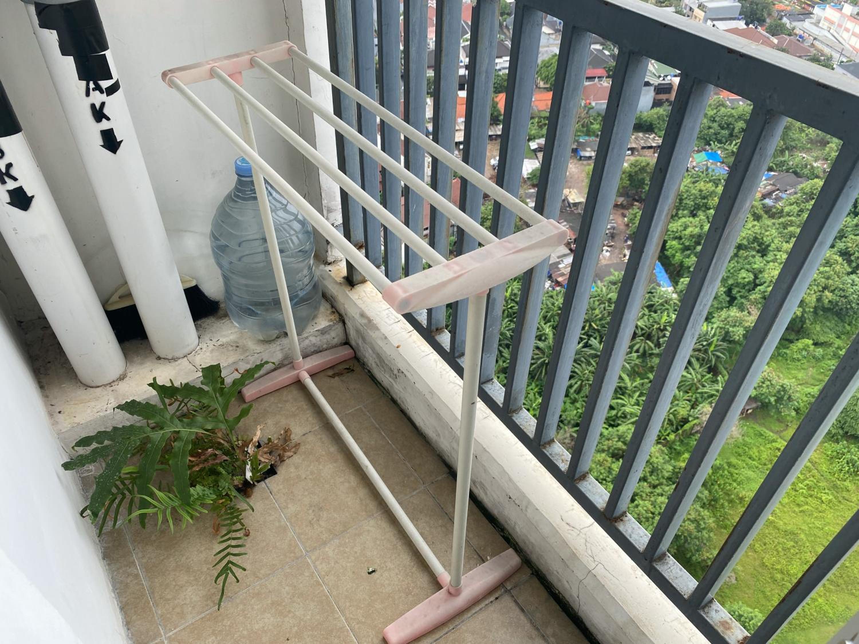 Best Strategic Studio (No Kitchen) at Bassura City Apartment By Travelio