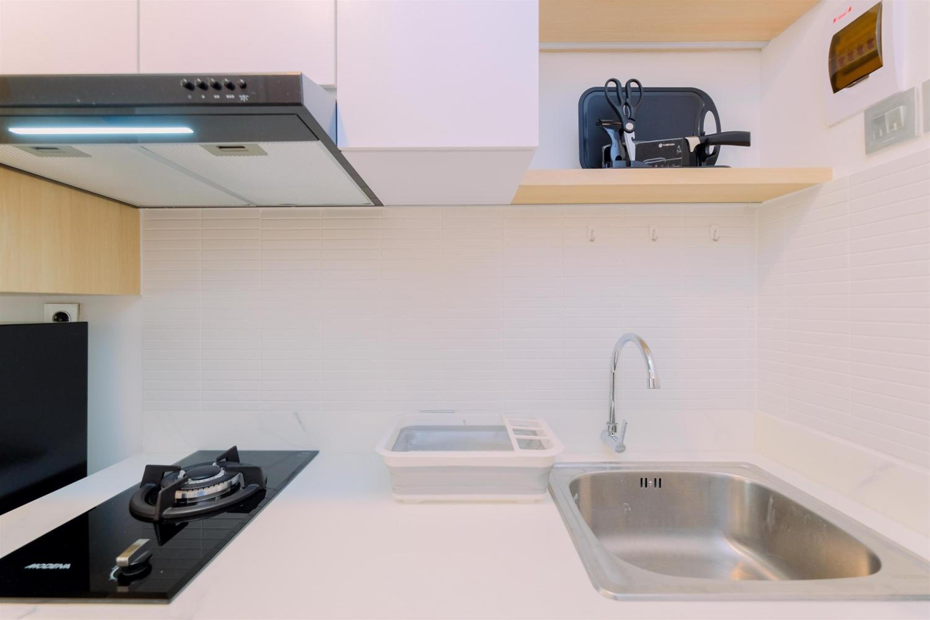 Simply Look and Cozy Studio Tokyo Riverside PIK 2 Apartment By Travelio view 3