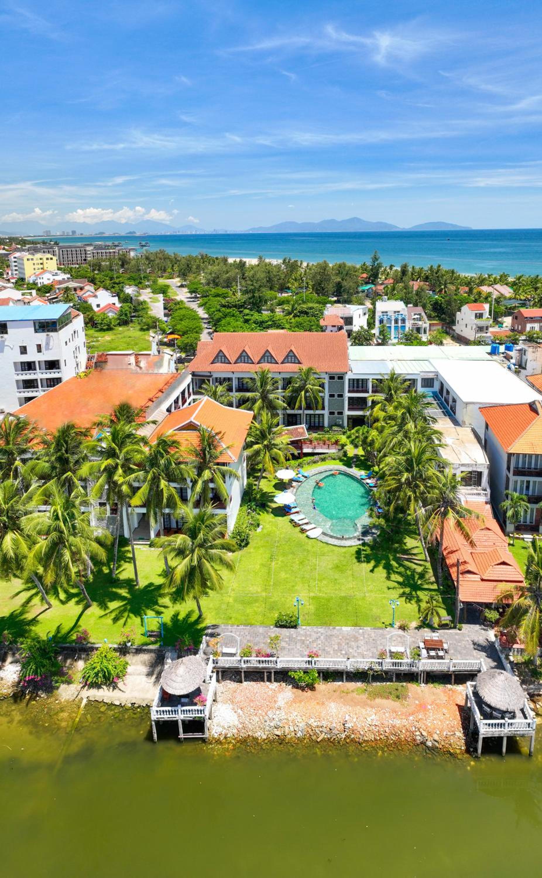 River Beach Resort & Residences